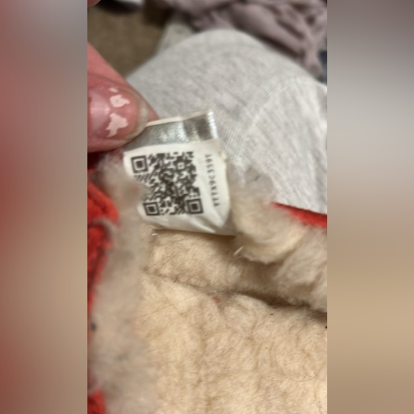 UGG Red Shearling Lined Loafers Sz 8 woman’s slippers house shoes - Picture 4 of 6